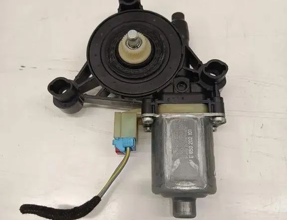 AUDI Q2 1 generation (2016-2024) Front Left Door Window Regulator Motor 5Q0959801 26717452