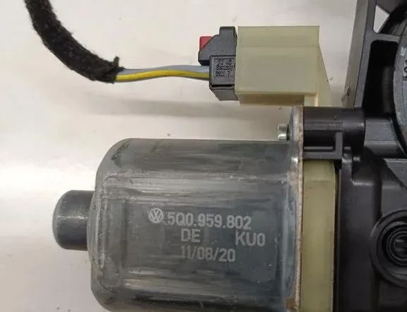AUDI Q2 1 generation (2016-2024) Маторчик стеклоподъемника задней правой двери 5Q0959802 26717750