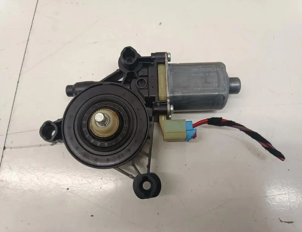 PORSCHE Macan 1 generation (2013-2023) Front Left Door Window Regulator Motor 5Q0959801B 26755850