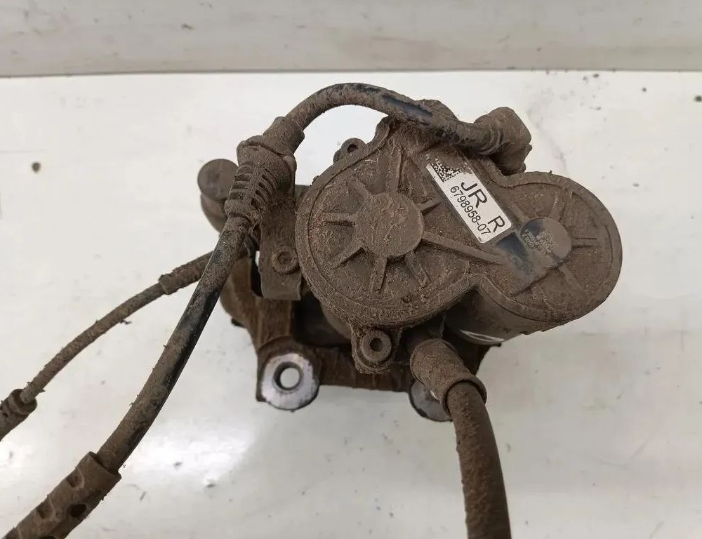 BMW 1 Series F40 (2019-2024) задний правый суппорт 6798958 26760996