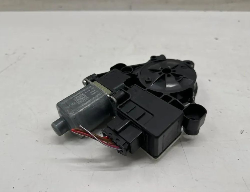 SKODA Octavia 3 generation (2013-2020) Моторчик стеклоподъемника задней левой двери 5Q0959811A 26762550