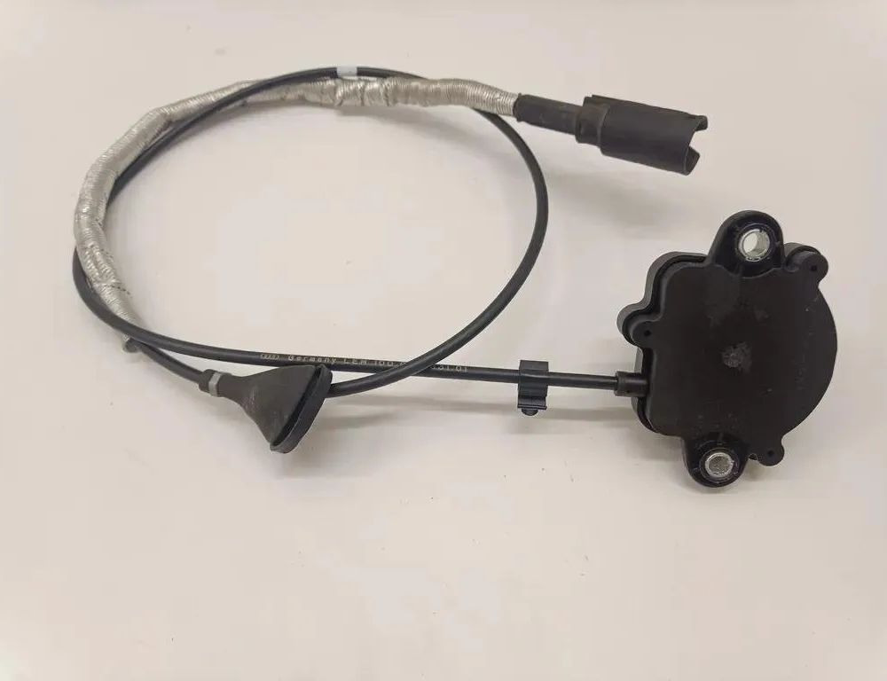 VOLKSWAGEN Touareg 3 generation (2018-2024) Трос ручного тормоза 4M2713035B 26806909