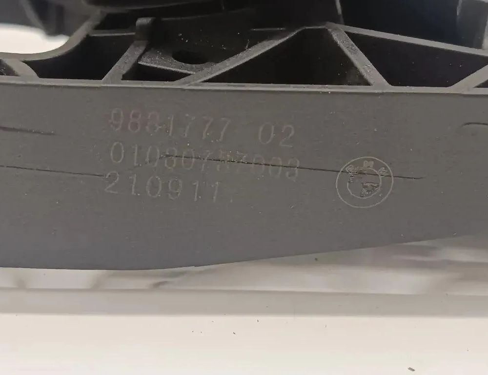 BMW 3 Series G20/G21/G28 (2018-2024) Aizmugurējo kreiso durvju ārējais rokturis 9881777 26813271