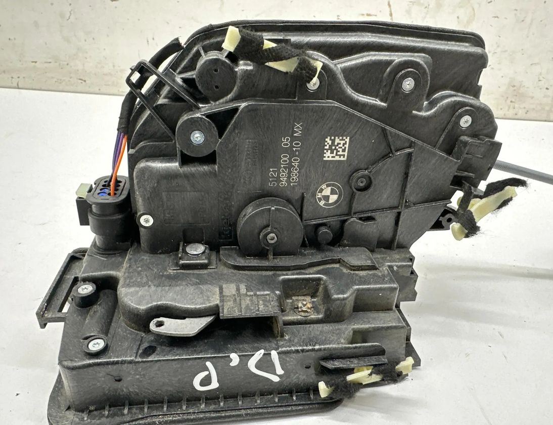 BMW X3 G01 (2017-2024) Priekšējo labo durvju slēdzene 9492100 27982752