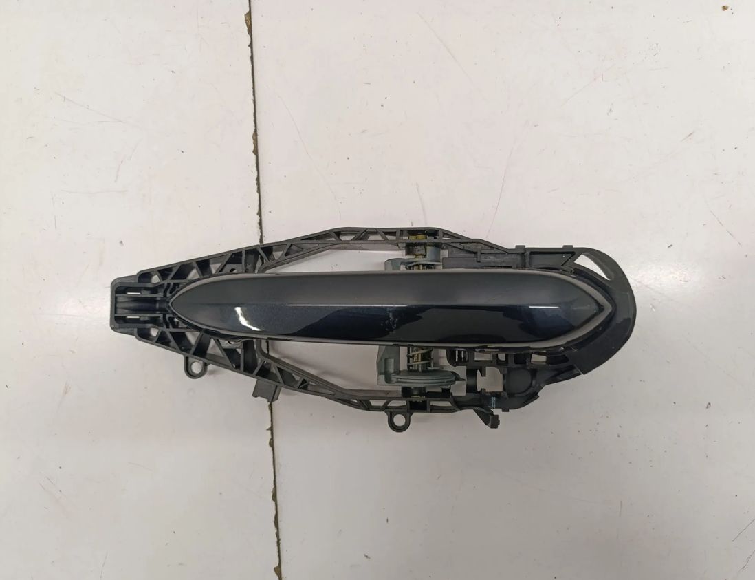 BMW 2 Series F44 (2019-2023) Aizmugurējo labo durvju ārējais rokturis 9881777 28441688