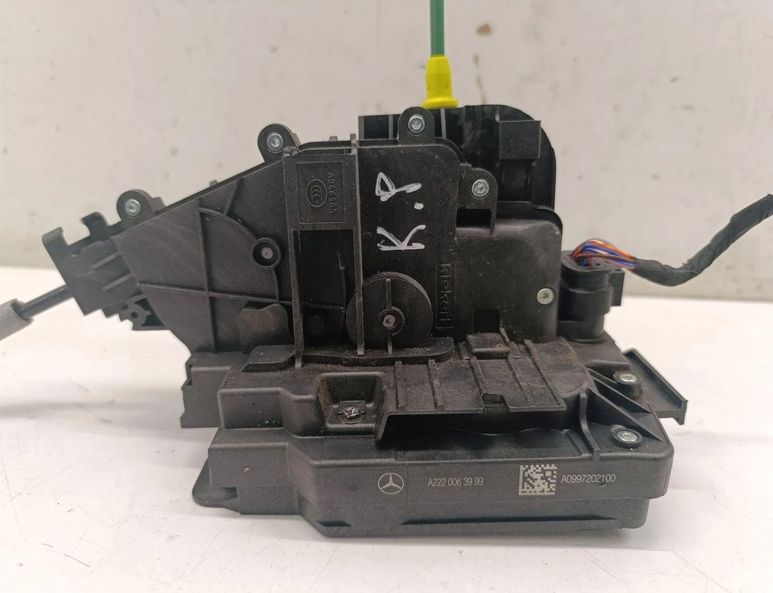 MERCEDES-BENZ C-Class W205/S205/C205 (2014-2023) Priekšējo kreiso durvju slēdzene A2220063999 28645888