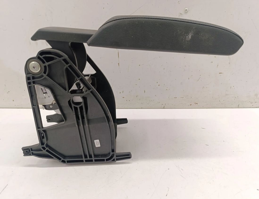 SKODA Octavia 3 generation (2013-2020) Подлокотник 5E0864207 29535801