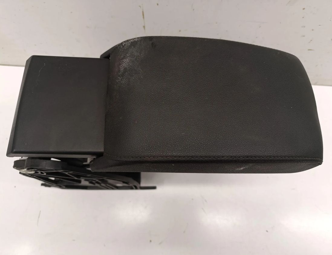 SKODA Octavia 3 generation (2013-2020) Подлокотник 5E0864207 29535801