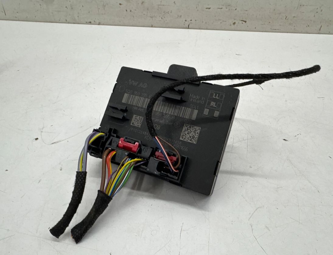 AUDI A3 8V (2012-2020) Aizmugurējo kreiso durvju vadības bloks 5Q0959595B 29897887
