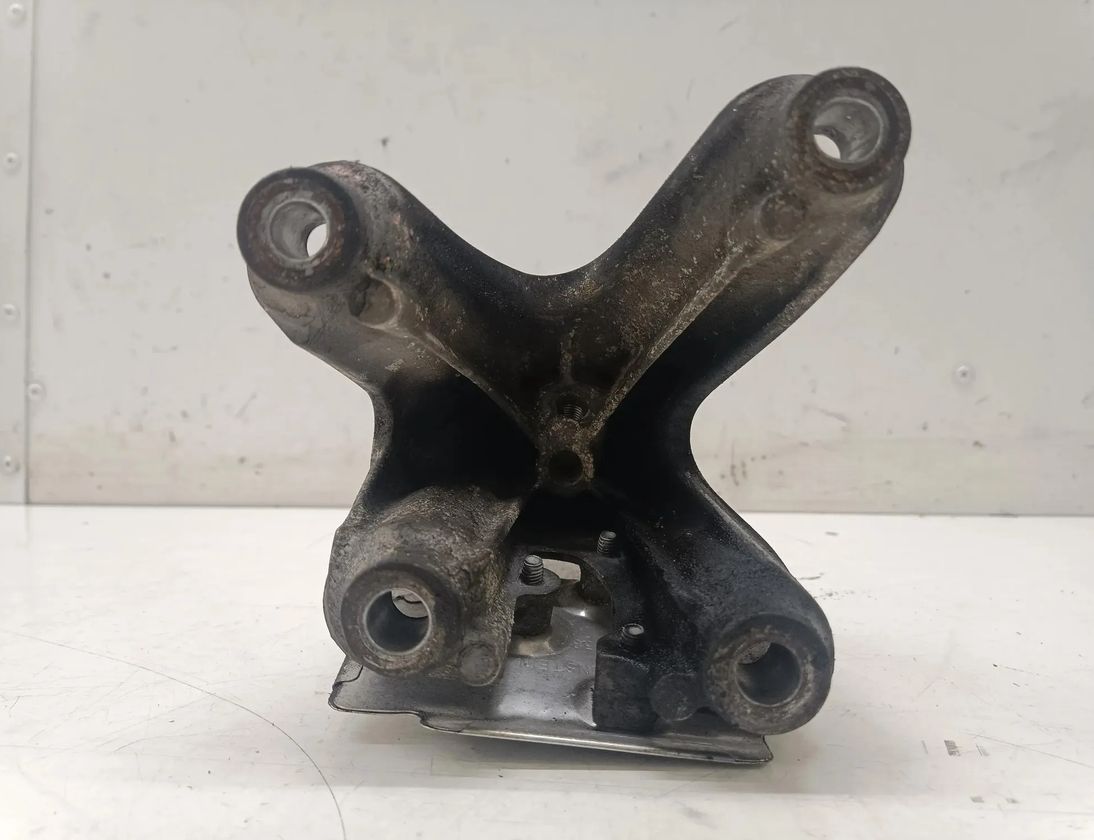 AUDI A7 C7/4G (2010-2020) Кронштейн двигателя левой стороны 4G0199307AC 30119303