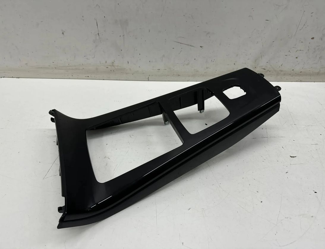 MERCEDES-BENZ CLA-Class C118 (2019-2023) Пластиковая отделка переключения передач A1776801201 30168024