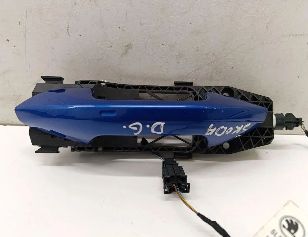 SKODA Enyaq 1 generation (2020-2023) Rear right door outer handle 8V0839885 30330215