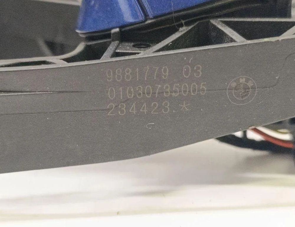 BMW 3 Series G20/G21/G28 (2018-2024) Наружная ручка боковых левых дверей 9881779 30367870