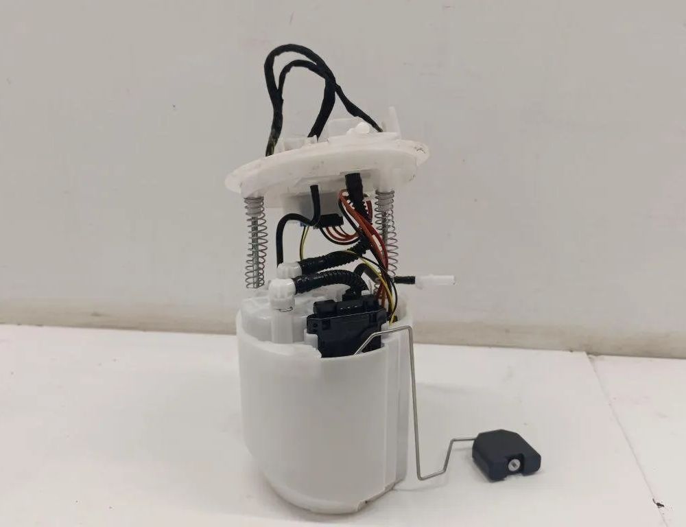 MERCEDES-BENZ C-Class W205/S205/C205 (2014-2023) Degvielas sūknis degvielas tvertnē A2064704401 31437165