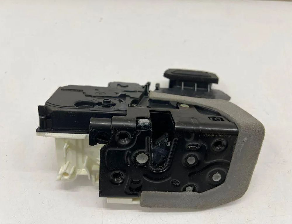 PORSCHE Taycan 1 generation (2019-2023) Замок задней правой двери 4N0839016B 32930654