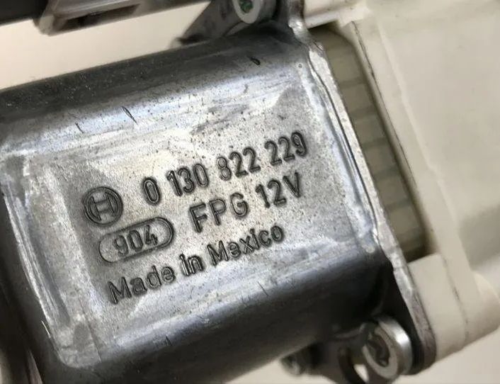 VOLKSWAGEN Golf 6 generation (2008-2015) Маторчик стеклоподъемника передней правой двери 1K5837402BD,3C0959793B,130822229 24560779