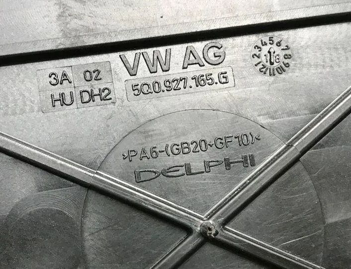 SKODA Octavia 3 generation (2013-2020) Drošinātāju kārbas vāks 5Q0927165G 24570773