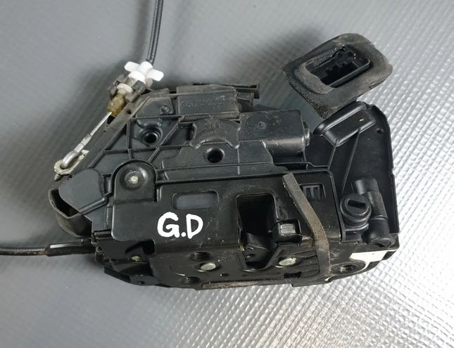 VOLKSWAGEN Golf 7 generation (2012-2024) Aizmugurējā labā durvju slēdzene 5K4839016Q,5N0839885H 25187621