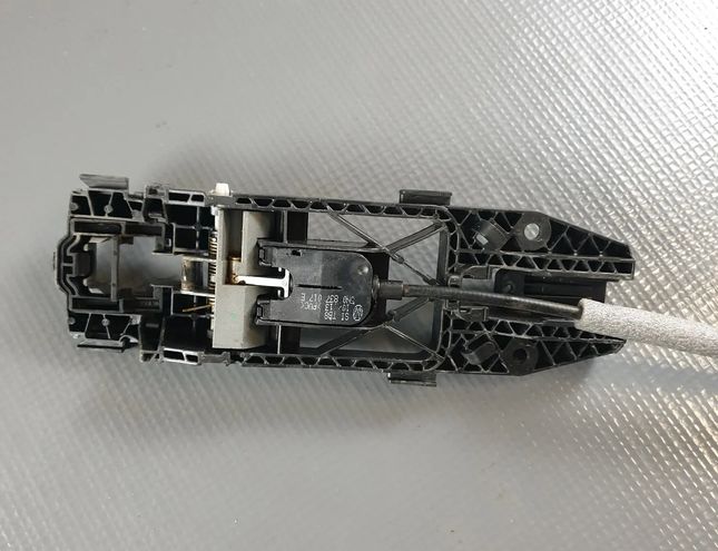 VOLKSWAGEN Golf 7 generation (2012-2024) Aizmugurējā labā durvju slēdzene 5K4839016Q,5N0839885H 25187621