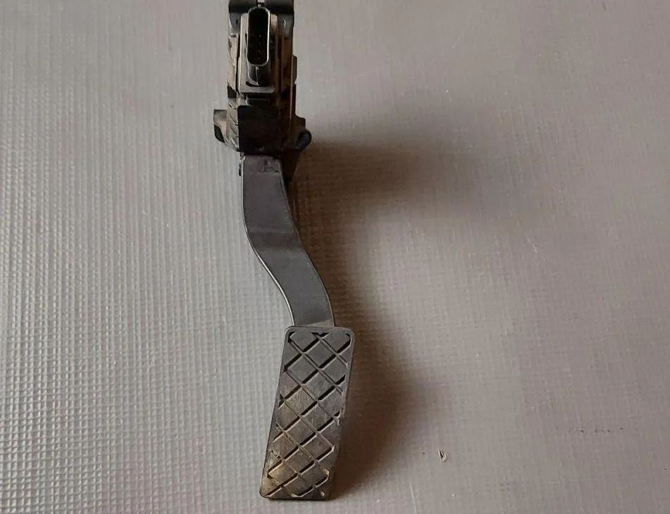 VOLKSWAGEN Passat B7 (2010-2015) Akseleratora / gāzes pedālis 5Q1723503H 30493146