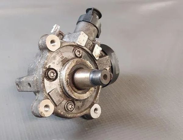 VOLKSWAGEN Passat B7 (2010-2015) Degvielas sūknis 04L130755D 30525967