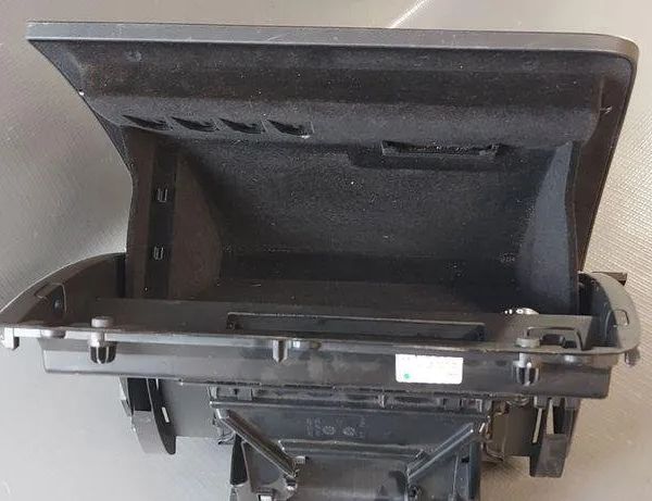 VOLKSWAGEN Passat B7 (2010-2015) Cimdu nodalījums 5G0947409,09227004 30526527