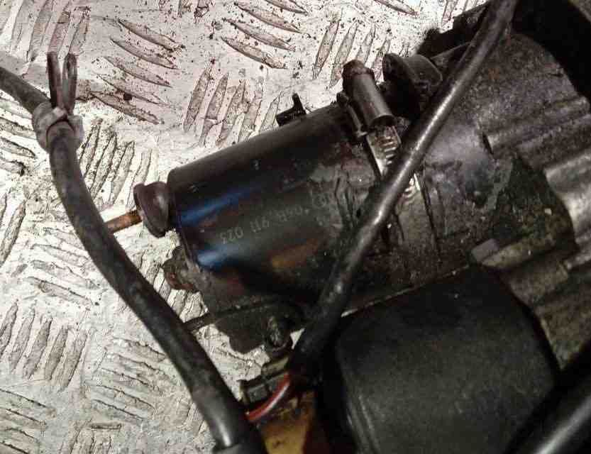 VOLKSWAGEN Passat B5 (1996-2005) Стартер 06B911023 17300348