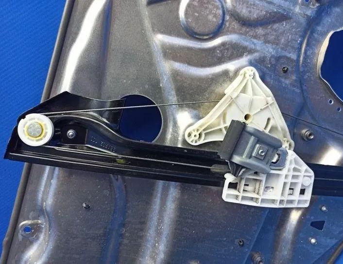 MERCEDES-BENZ E-Class W212/S212/C207/A207 (2009-2016) Aizmugurējo labo durvju logu pacēlājs A2128201302,A2048202102,A2047201835 21195384