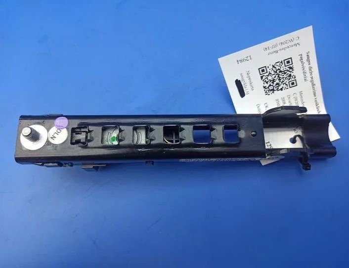 MERCEDES-BENZ C-Class W204/S204/C204 (2004-2015) Front Right Seat Belt Height Adjuster A2048600788,33056245 21210011