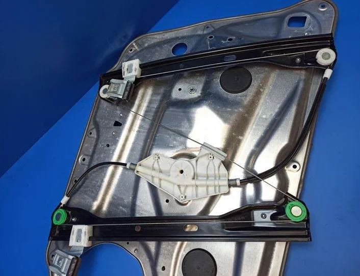 MERCEDES-BENZ E-Class W212/S212/C207/A207 (2009-2016) Aizmugurējo labo durvju logu pacēlājs A2128201102 21211236