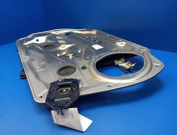 MERCEDES-BENZ E-Class W212/S212/C207/A207 (2009-2016) Aizmugurējo labo durvju logu pacēlājs A2128201102 21211236