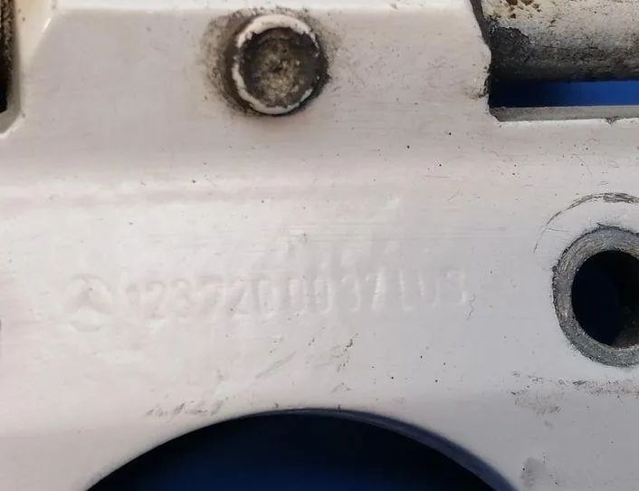 MERCEDES-BENZ W124 1 generation (1984-1994) Front Right Door Hinge 1237200037 21219992