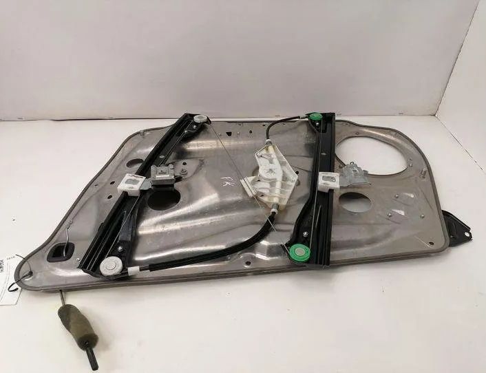 MERCEDES-BENZ E-Class W212/S212/C207/A207 (2009-2016) Priekšējo kreiso durvju logu pacēlājs A2128201102 21223476