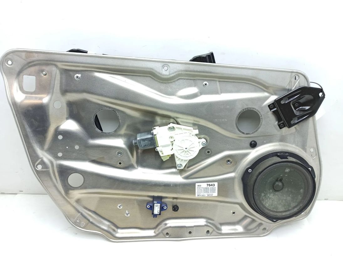 MERCEDES-BENZ E-Class W212/S212/C207/A207 (2009-2016) Priekšējo kreiso durvju logu pacēlājs A2128200302,981692105 30242836