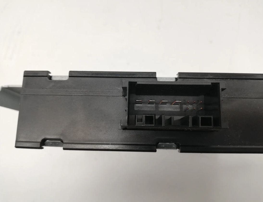 BMW 1 Series E81/E82/E87/E88 (2004-2013) Блок управления напряжением 9113348,8ES00947900 10027696