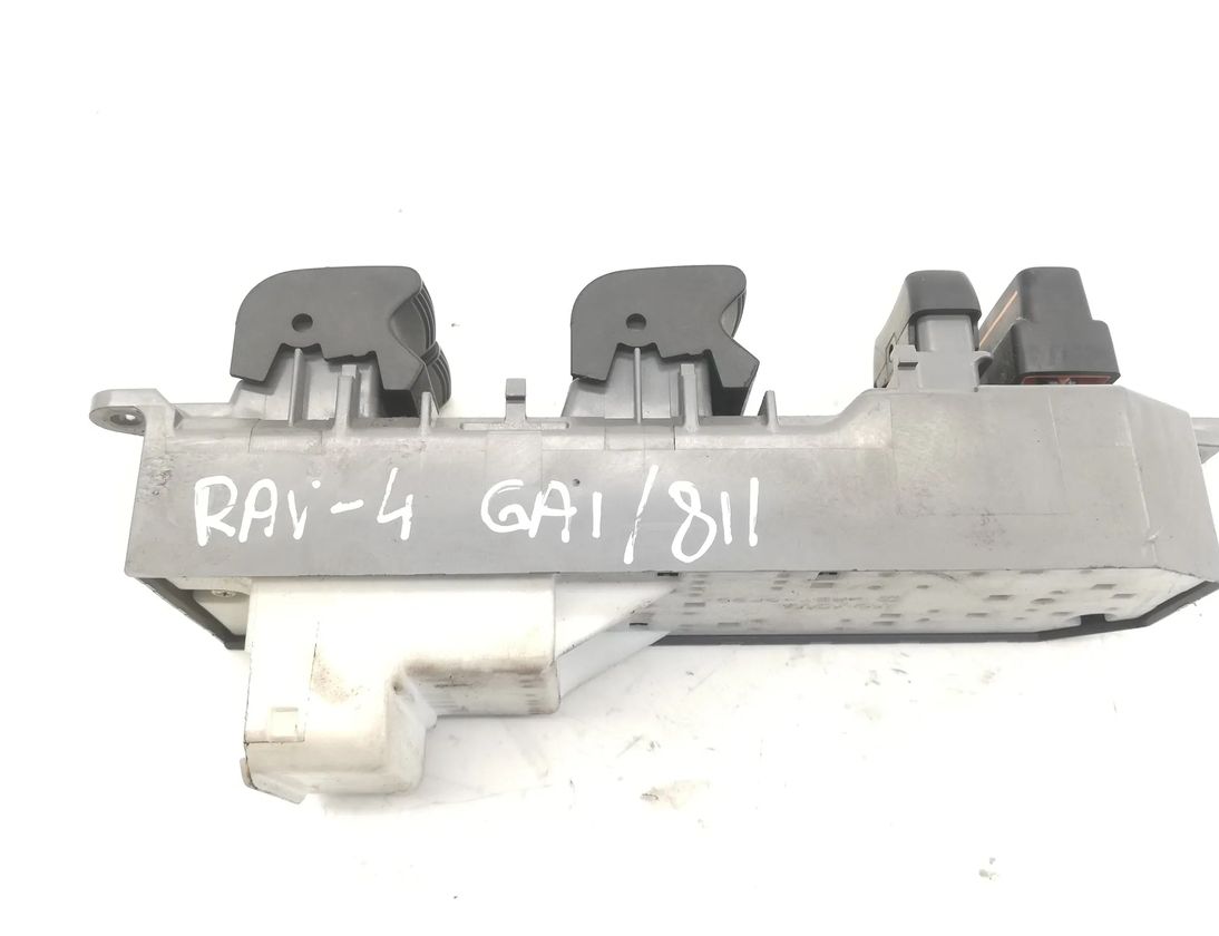 TOYOTA RAV4 2 generation (XA20) (2000-2006) Кнопка стеклоподъемника передней левой двери 11257593