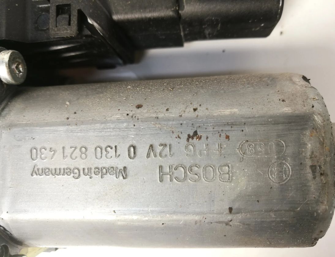 VOLKSWAGEN Golf 5 generation (2003-2009) Aizmugurējo labo durvju loga vadības motorīts 1K4839402C 13093422