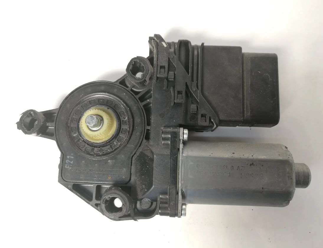 VOLKSWAGEN Golf 5 generation (2003-2009) Aizmugurējo labo durvju loga vadības motorīts 1K4839402C 13093422