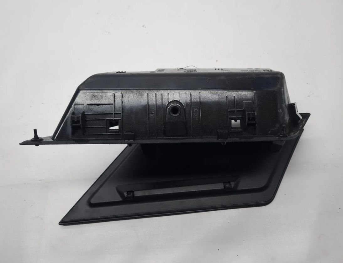 VOLKSWAGEN Tiguan 2 generation (2016-2024) Cimdu nodalījums 5NB857922 15231411