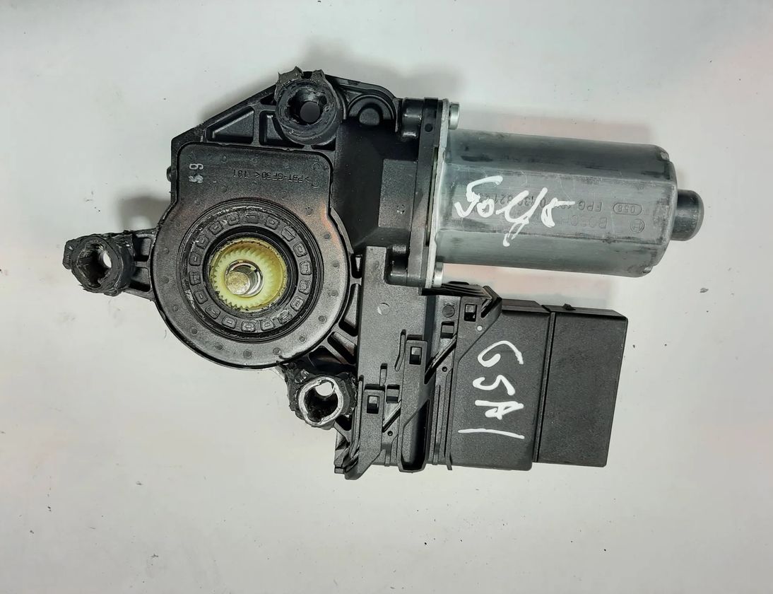 VOLKSWAGEN Golf 5 generation (2003-2009) Aizmugurējo kreiso durvju loga pacēlāja motorīts 1K4839401C 17107873