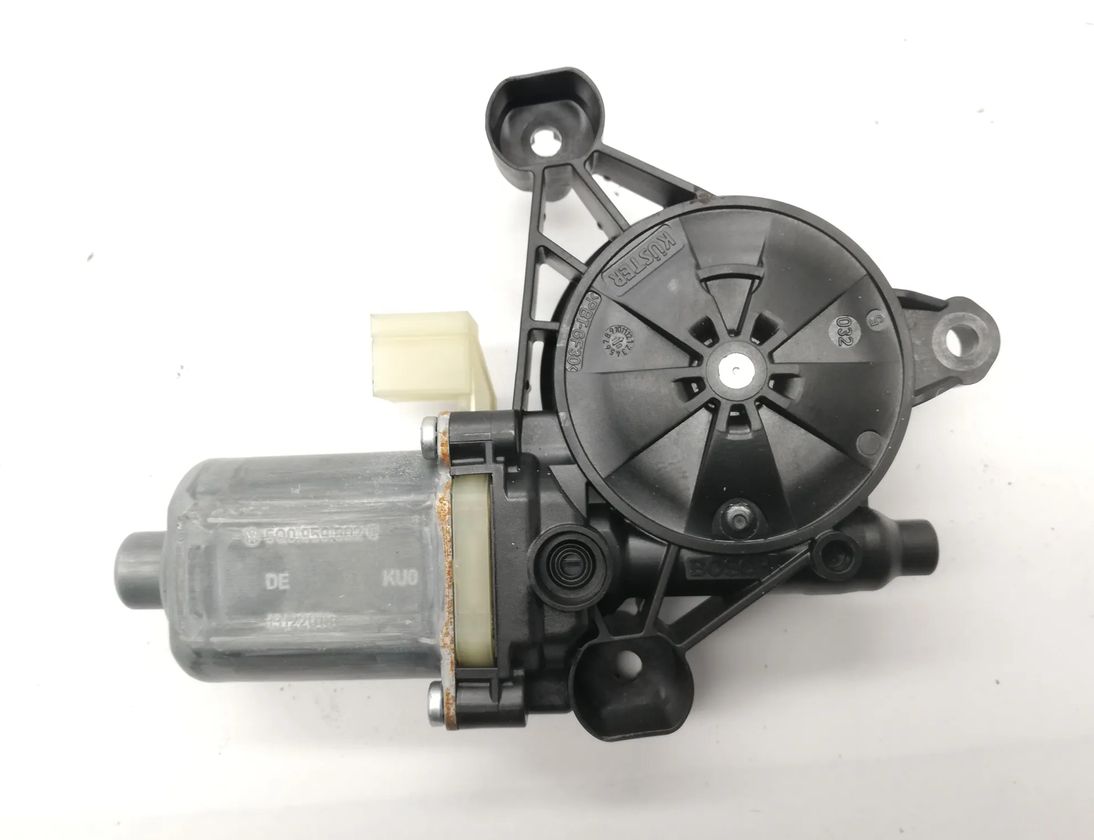 VOLKSWAGEN Tiguan 2 generation (2016-2024) Priekšējo kreiso durvju logu pacēlāja motorīts 5Q0959802C 17734071