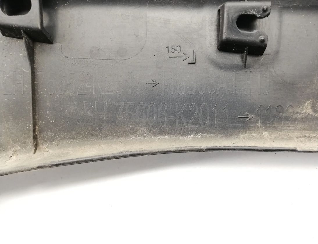 TOYOTA Yaris Cross 1 generation (2020-2023) Rear Left Fender Molding 75606-K2011 29042659