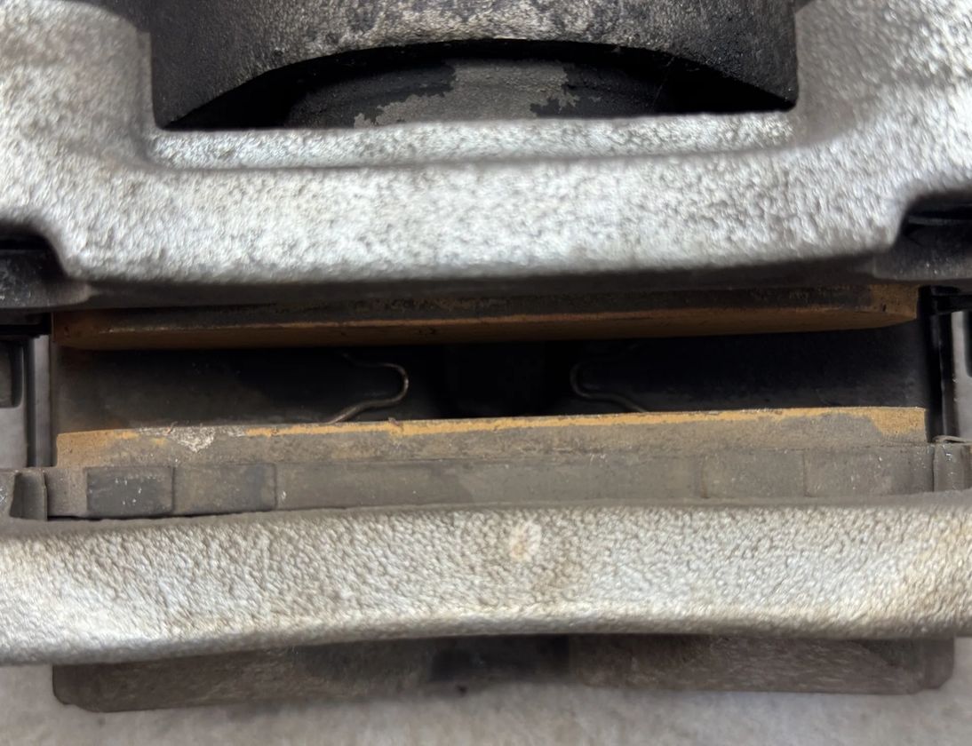 FORD USA Mustang 6 generation (2014-2024) Aizmugurējais labais bremžu suports FR3C2K327,FR3C2K328FL 28990029