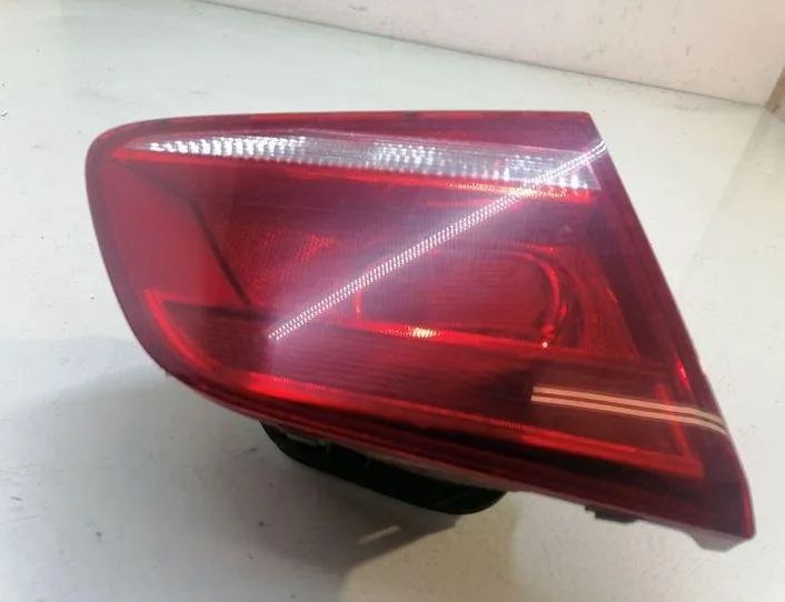 VOLKSWAGEN Passat B7 (2010-2015) Фонарь крышки багажника правый 3AE945093K 25726609