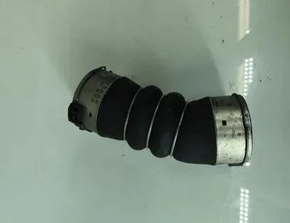 BMW 3 Series F30/F31 (2011-2020) шланг радиатора интеркулера 8513450,523051501035245 25743650