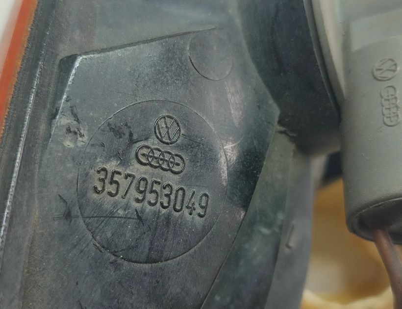 VOLKSWAGEN Passat B3 (1988-1993) Front left turn light 357953049,133717,HELLA 28841133