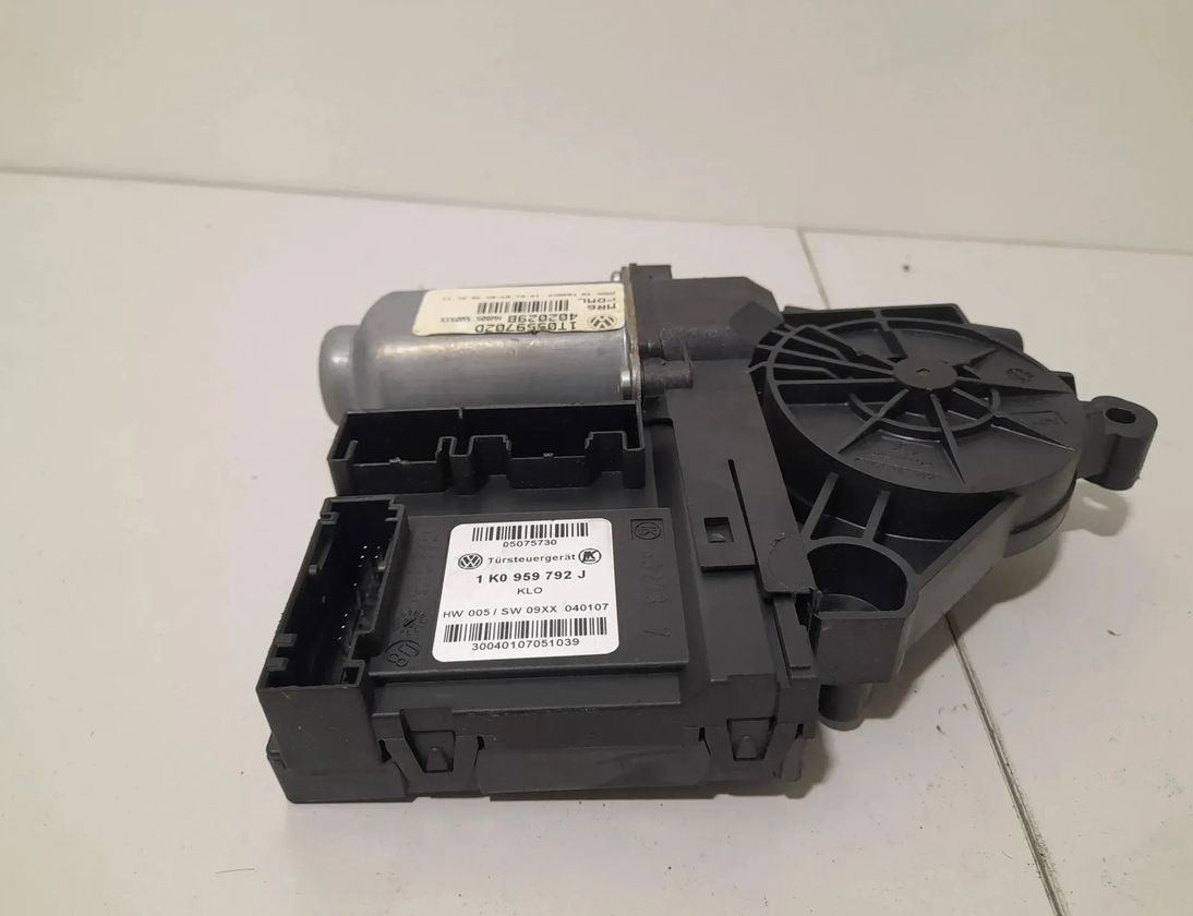 VOLKSWAGEN Caddy 4 generation (2015-2020) Priekšējo kreiso durvju logu pacēlāja motorīts 1T0959702D,F3646960X 29479617