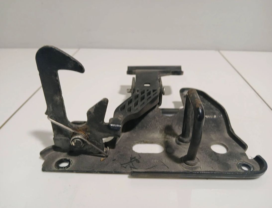 AUDI A6 C8/4K (2018-2024) Motora pārsega slēdzene 4F0823480B 29712558