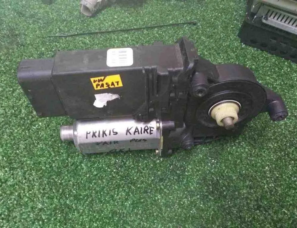 VOLKSWAGEN Passat B5 (1996-2005) Priekšējo kreiso durvju logu pacēlāja motorīts 0130821695 32495407