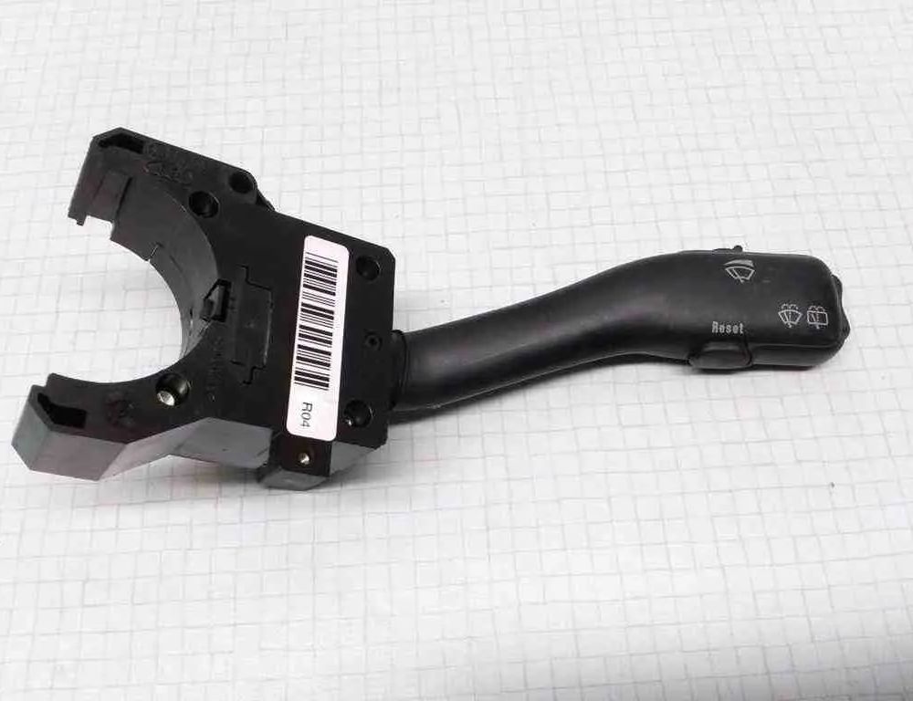 VOLKSWAGEN Golf 5 generation (2003-2009) Управление стеклоочистителями CZK0301202032,4B0953503H 32498601